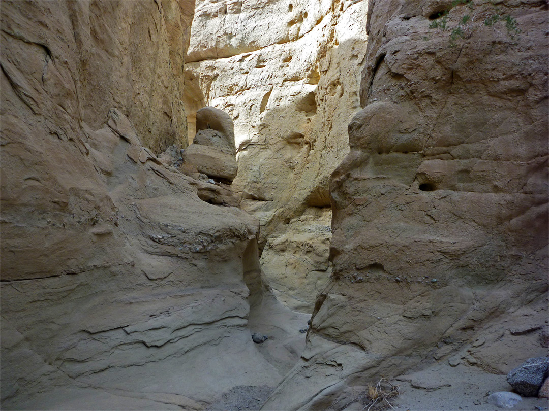 Bend in the narrows