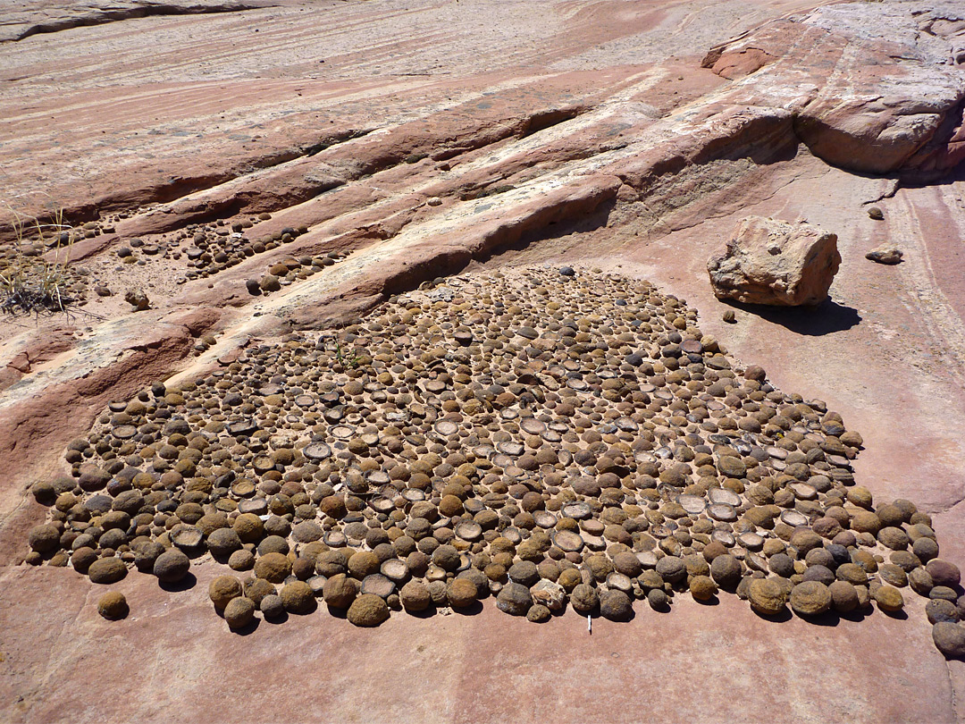 Sandstone balls and strata