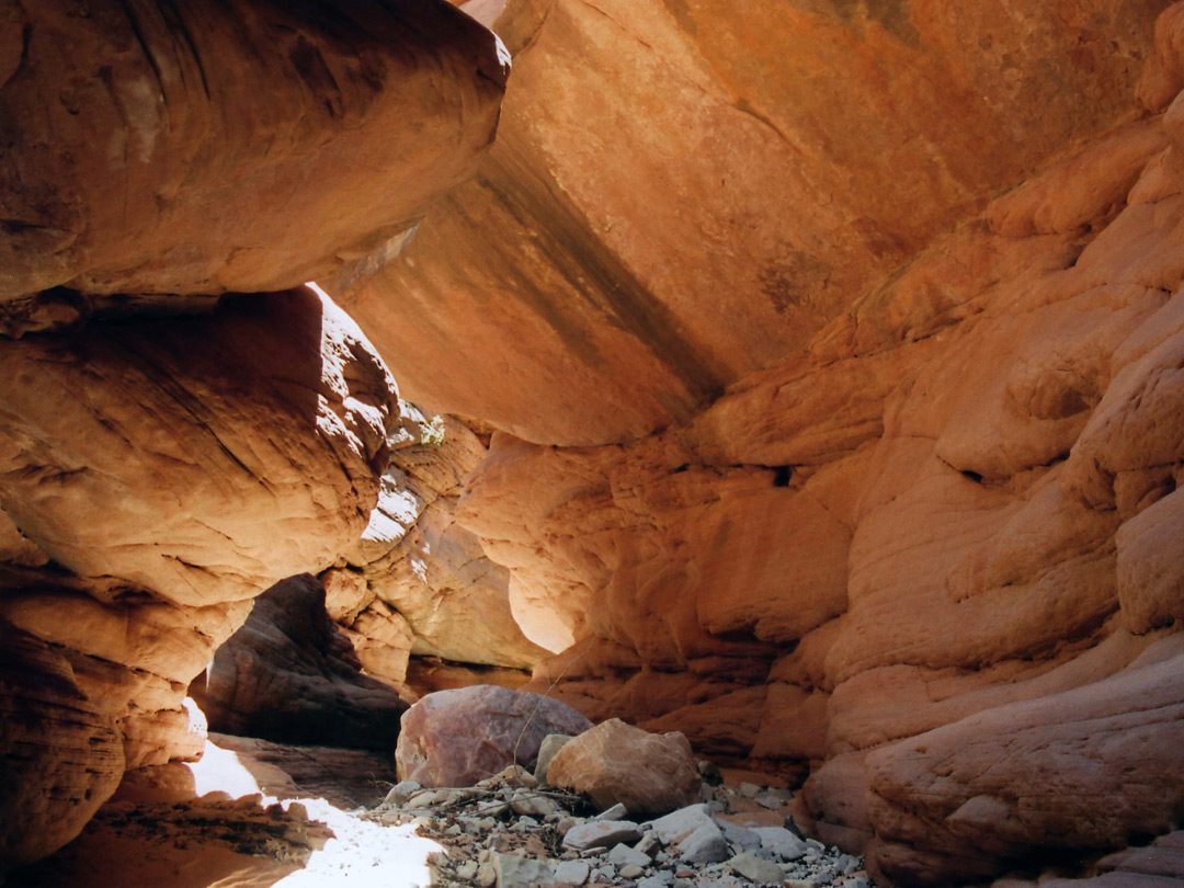 Overhanging rocks