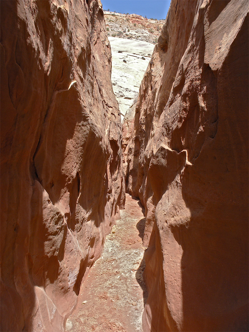 Straight passageway