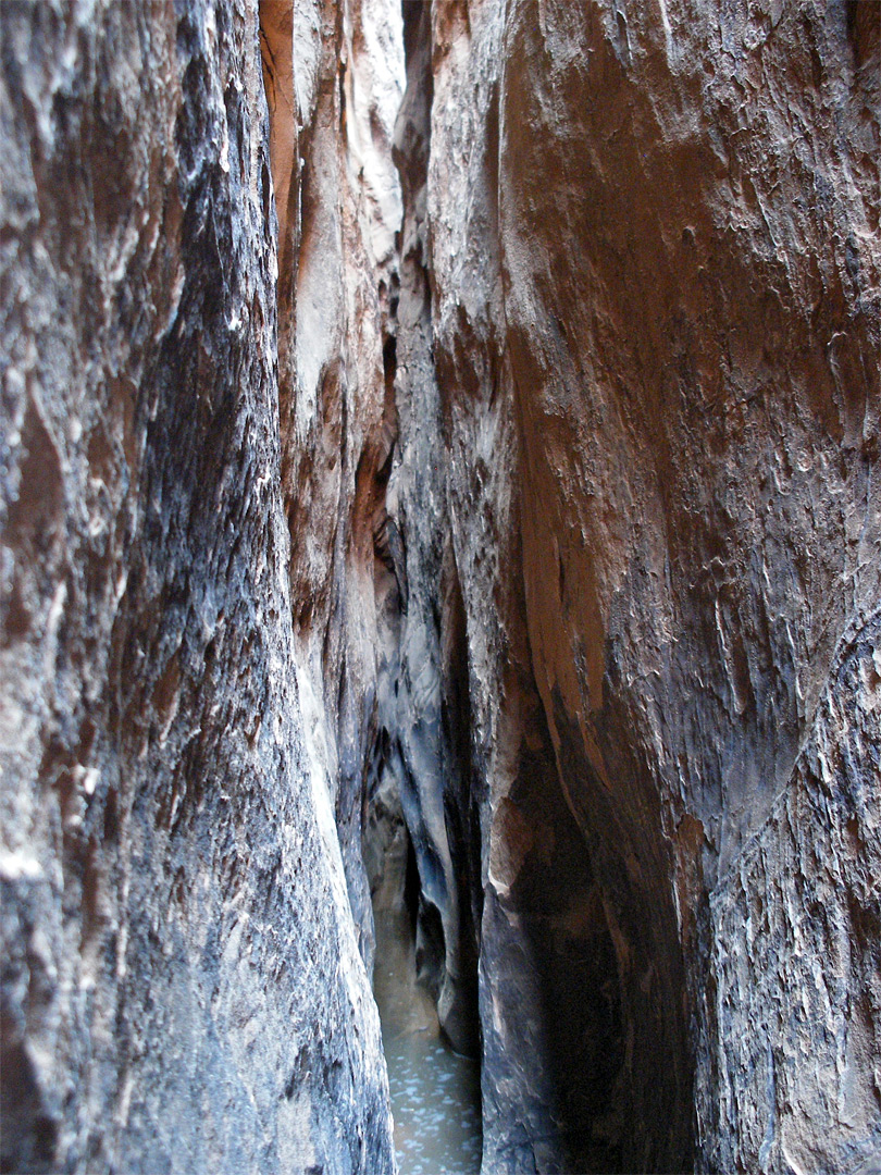 Extreme narrows