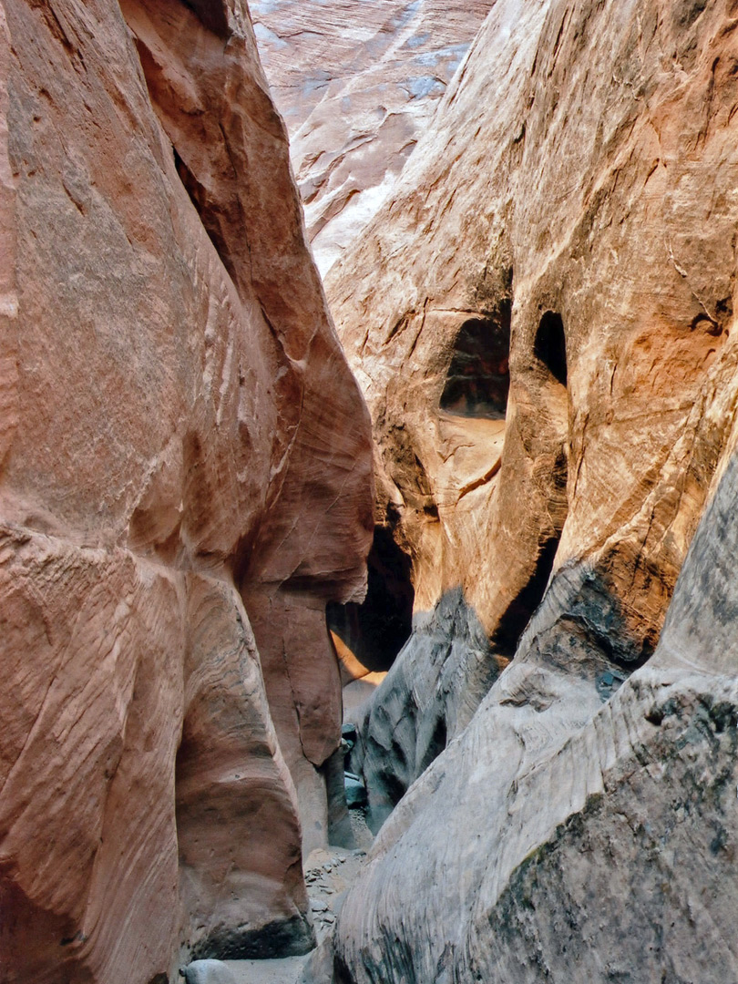 Curvy rock walls