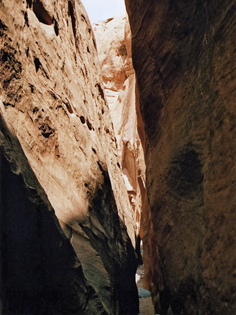 Dark narrows