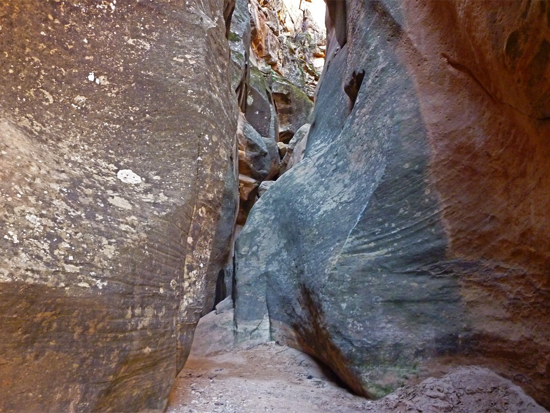 Narrows beneath a dryfall