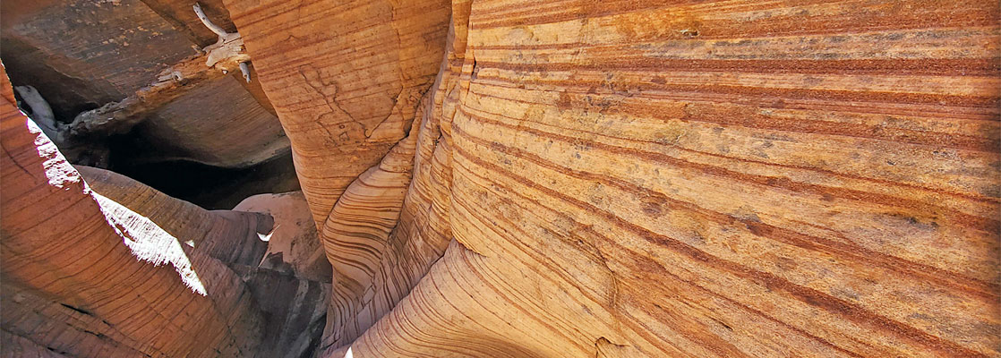 Stripy sandstone of the deepening slot
