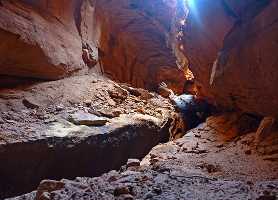 Narrow cleft in the Wingate sandstone