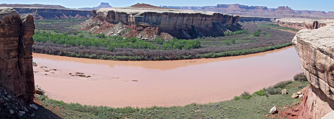 The Green River flowing through Stillwater Canyon