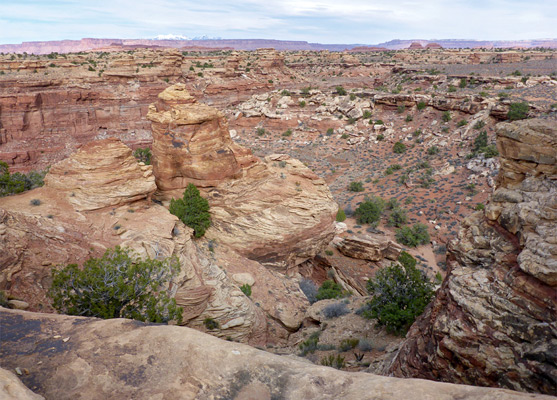 Overlook 2 - rocks to the east