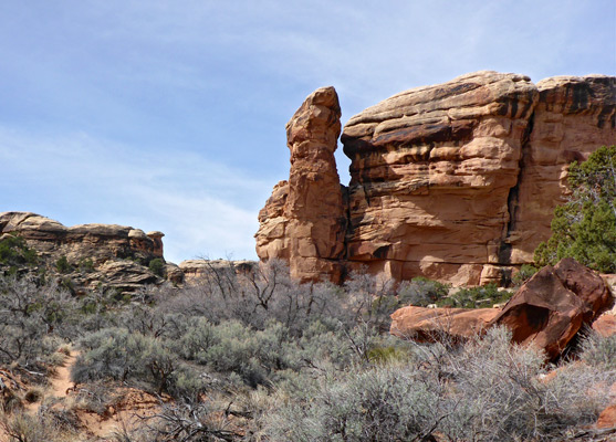 Pinnacle and cliff, Lost Canyon