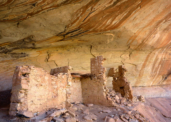 Streaked sandstone above Monarch Cave Ruin