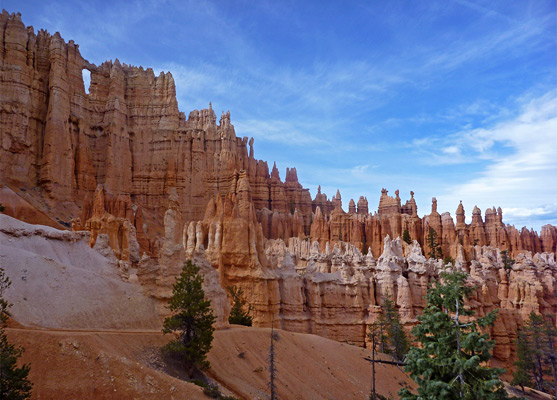 Wall of Windows, western section of the Peekaboo Trail