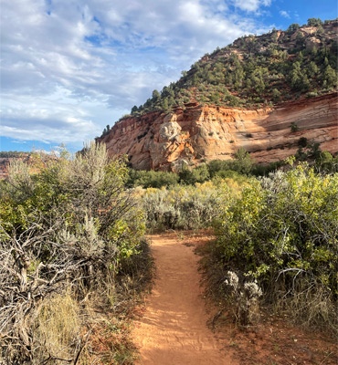 Sandy path to the caves