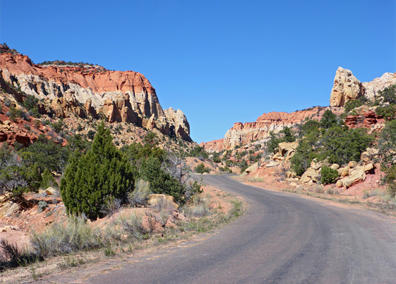 Burr Trail, approaching the upper end of Long Canyon