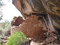 Ruin below Horseshoe House