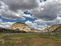 Cliffs in Johnson Canyon