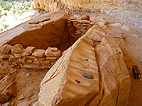 Metate grooves