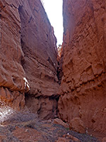 Slot-like ravine