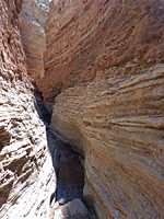 Thin-layered cliffs
