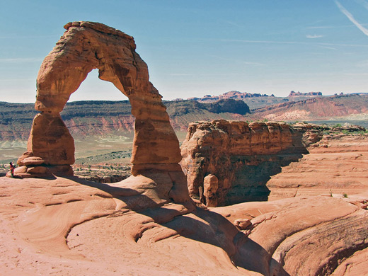 Cliffs and slickrock either side of Delicate Arch