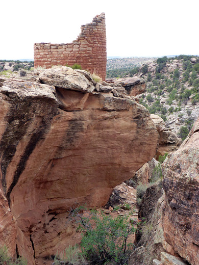 Streaked, overhanging cliff