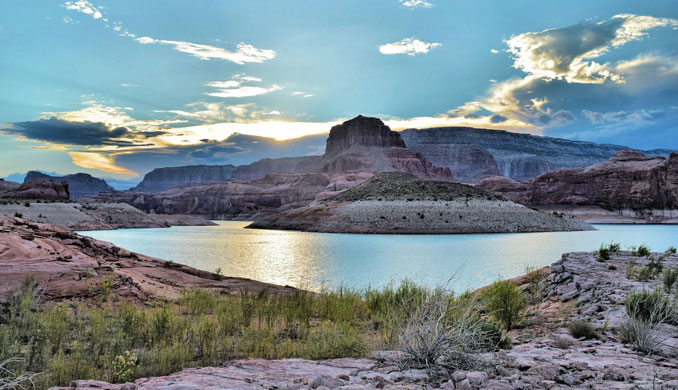 Lake Powell, near Oak Canyon