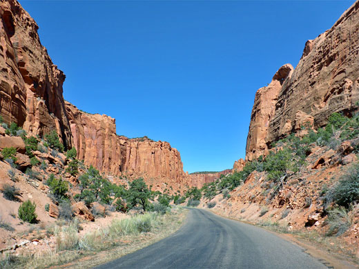 Cliffs near the top of Long Canyon