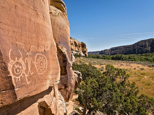 Petroglyphs on the cliffs - view east