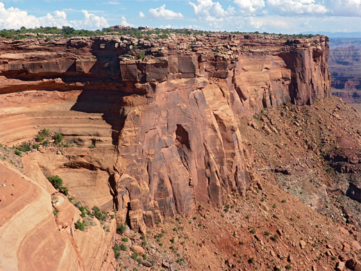 Cliffs near Meander Overlook