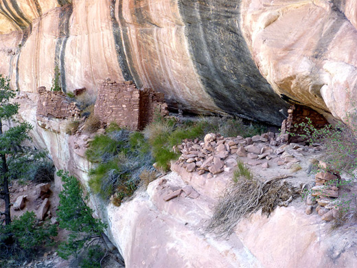 Cliff edge ruins - site 5