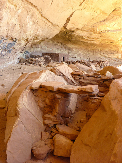 Small ruins beside Perfect Kiva