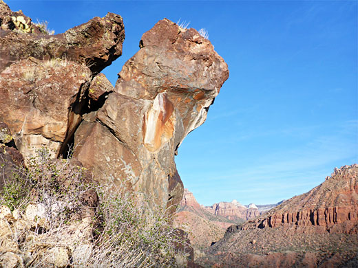 Head-shaped rocks along North Creek, near the Right Fork trailhead