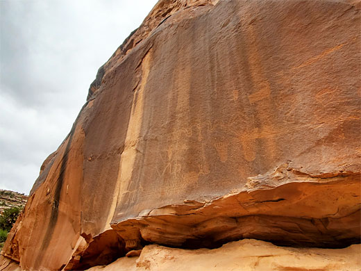 Faint petroglyphs at the confluence