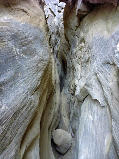 Boulder in a slot