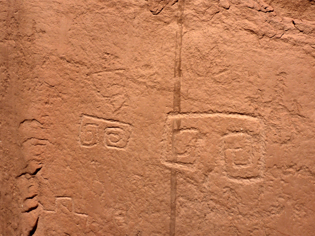 Angular petroglyphs