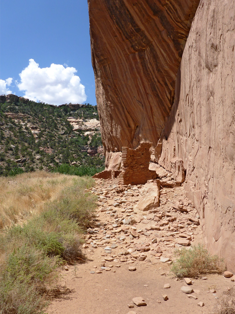 Streaked cliff