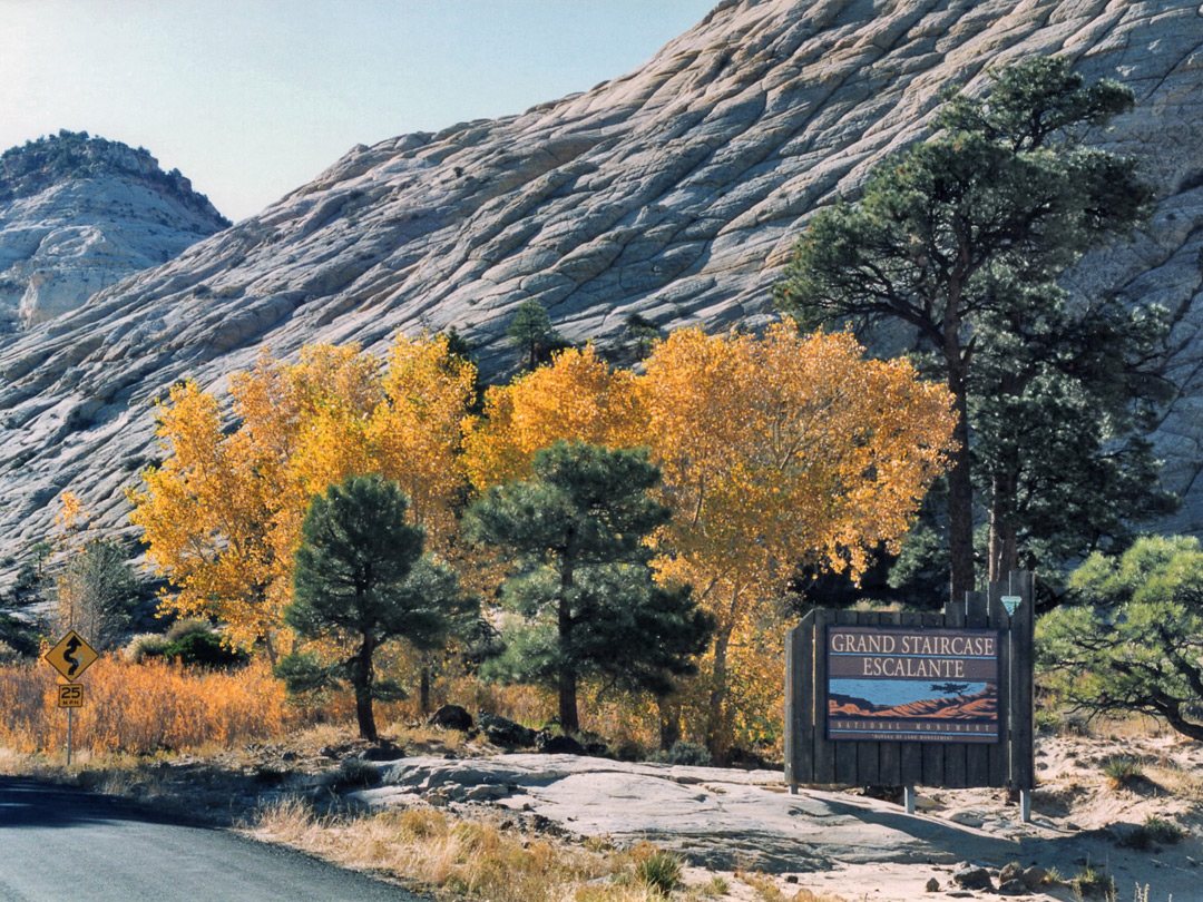 Entrance to the monument, south of Boulder