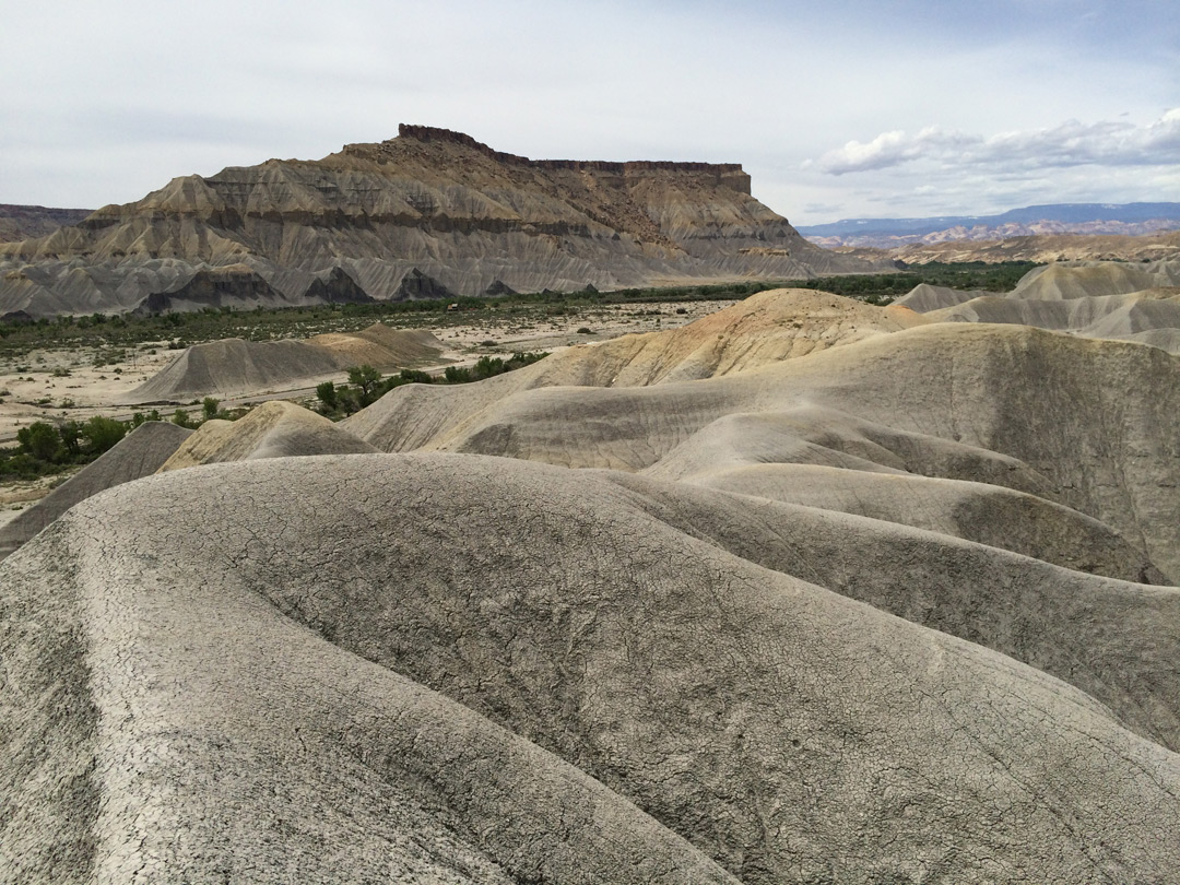 Badlands beside North Caineville Mesa