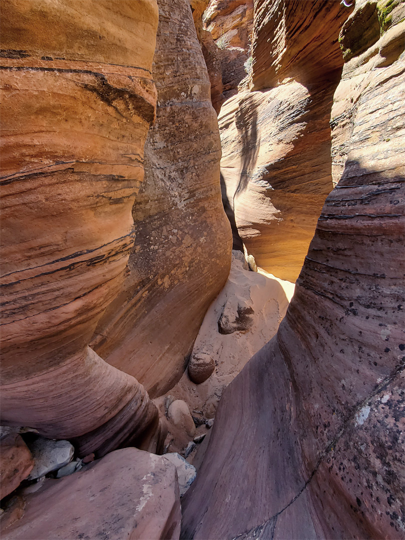 Sandy slot