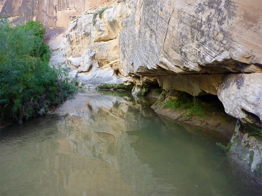 Overhanging cliff