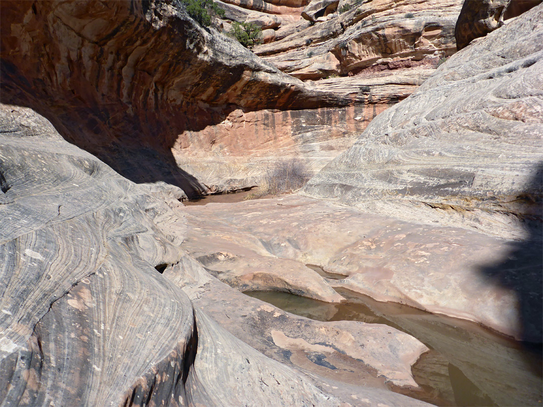 Overhanging cliff