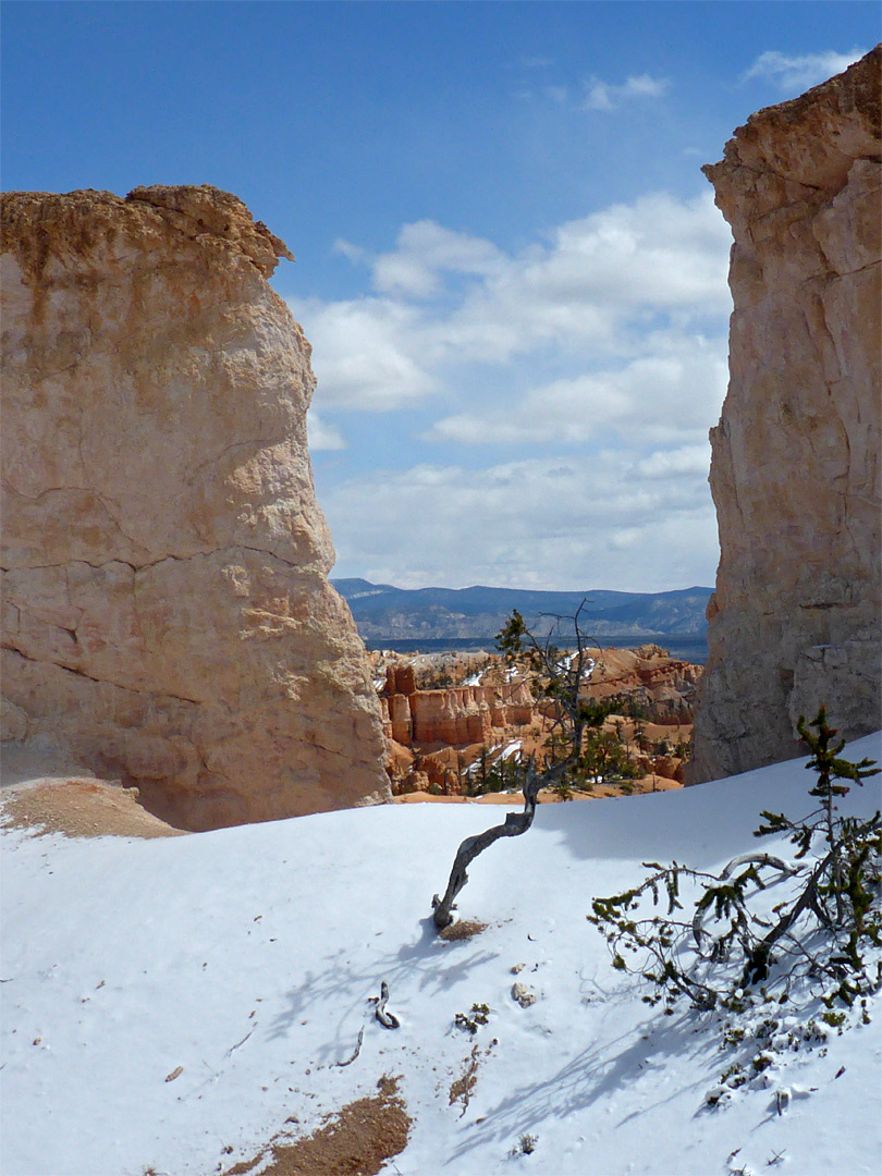 Gap in a ridge