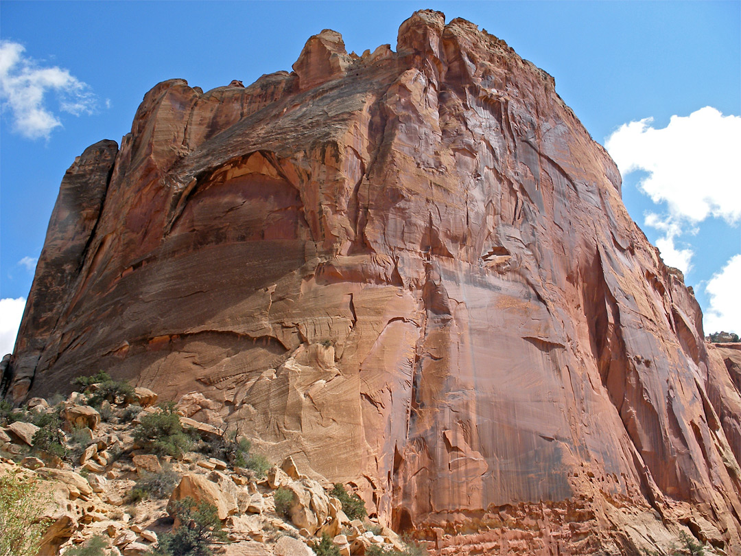 Cliffs along Grand Wash