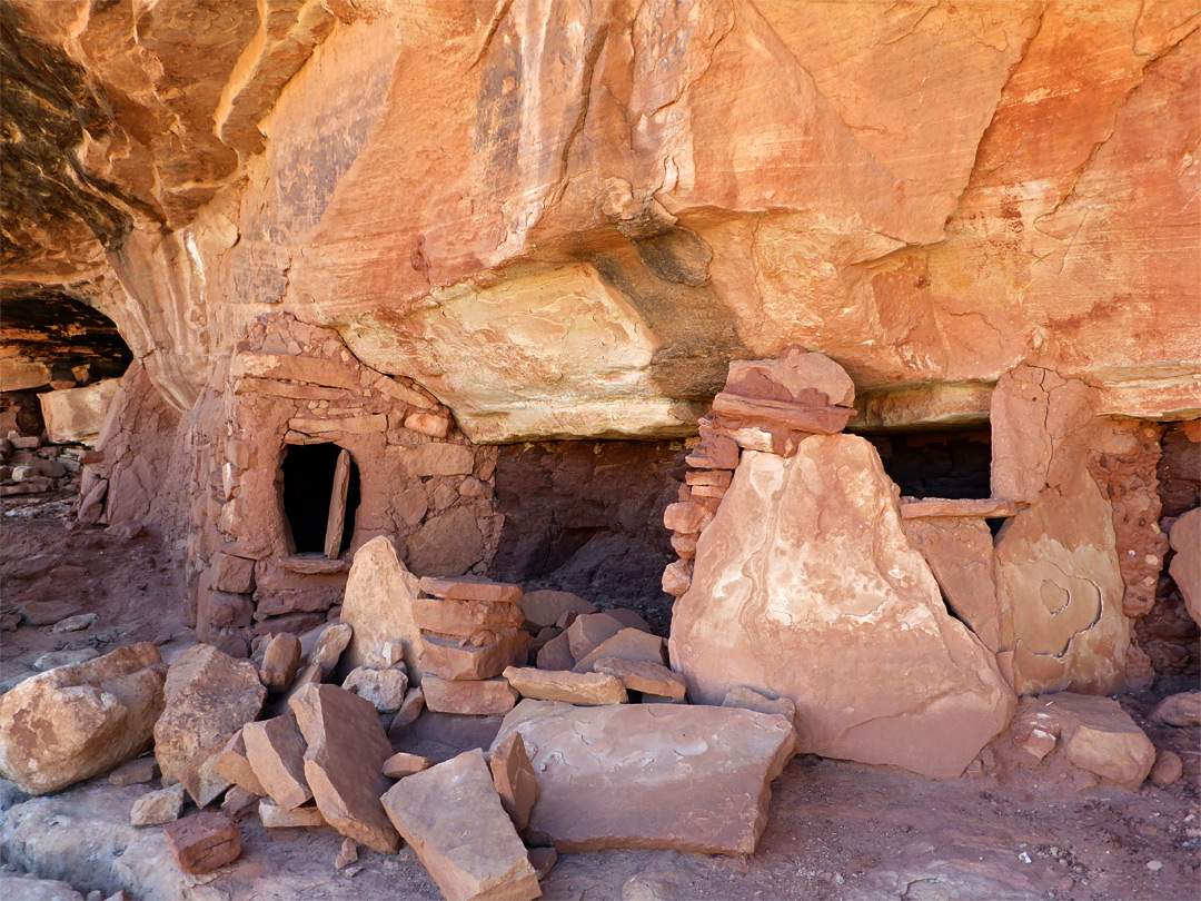 Granaries and loose stones