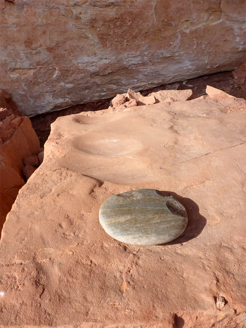 Manu and metate