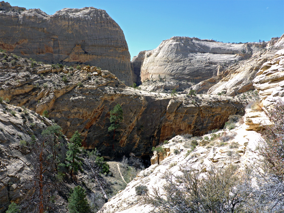 Overhanging cliff