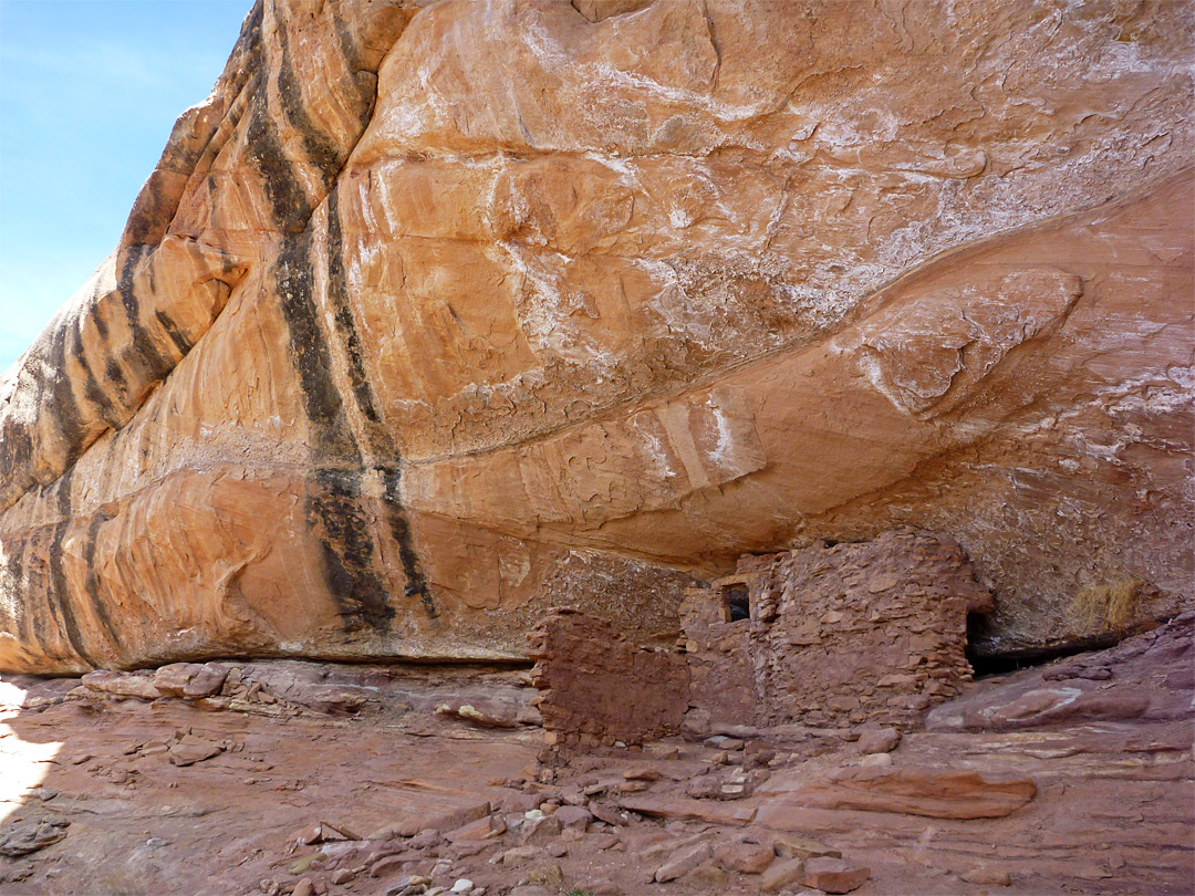 Streaked cliff