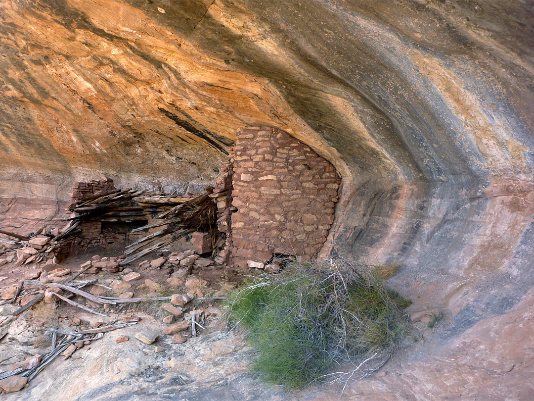 Collapsed structure