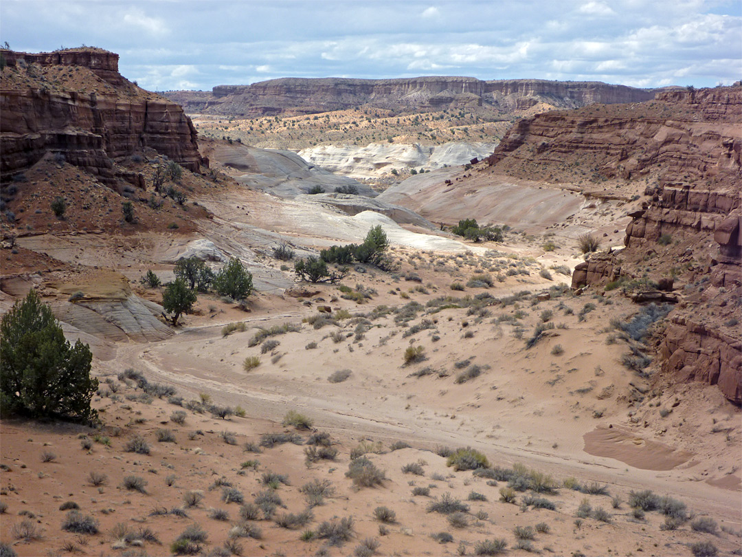 Shallow canyon