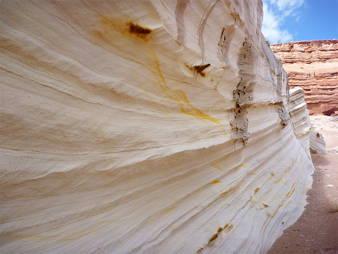 Thin-layered cliff