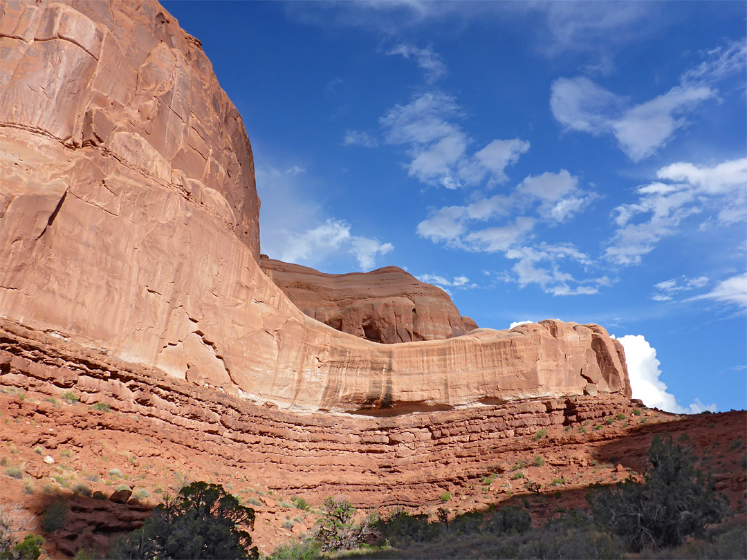 Sandstone boundary: Park Avenue Trail, Arches National Park, Utah